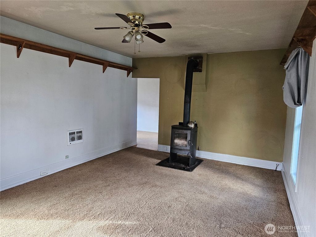 Photo of 417 Monroe Street, Hoquiam, WA 98550 (MLS # 2485181)