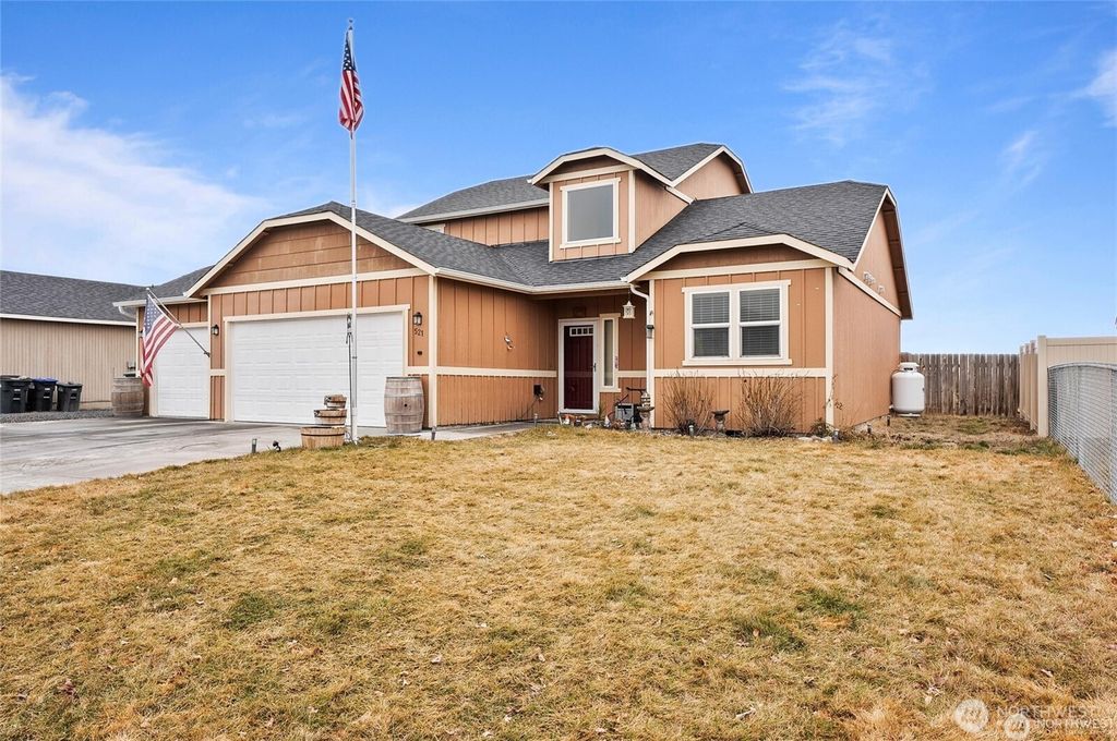 Photo of 521 Florida Street, Moses Lake, WA 98837 (MLS # 2469106)