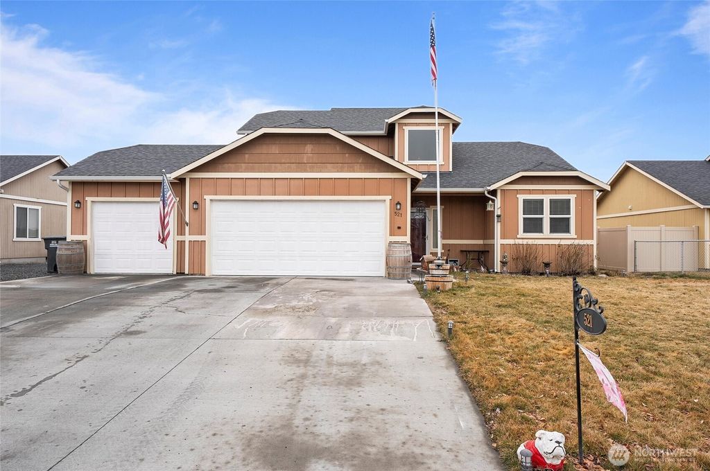 Photo of 521 Florida Street, Moses Lake, WA 98837 (MLS # 2469106)