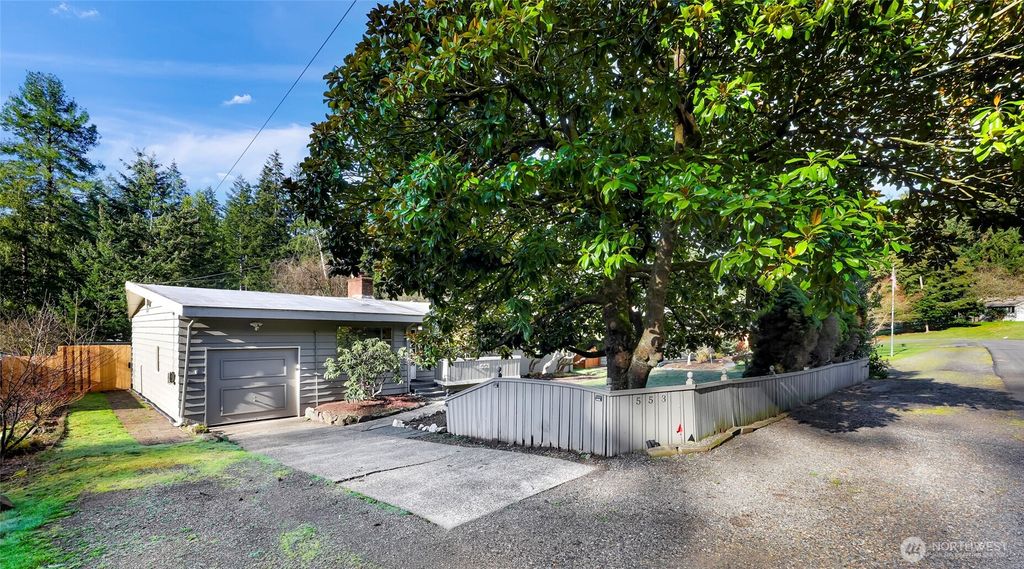 Photo of 553 N 185th Place, Shoreline, WA 98133 (MLS # 2348126)
