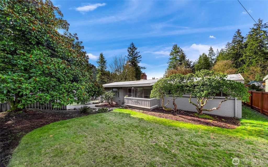 Photo of 553 N 185th Place, Shoreline, WA 98133 (MLS # 2348126)