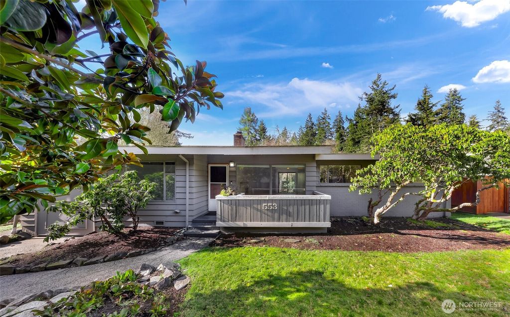 Photo of 553 N 185th Place, Shoreline, WA 98133 (MLS # 2348126)