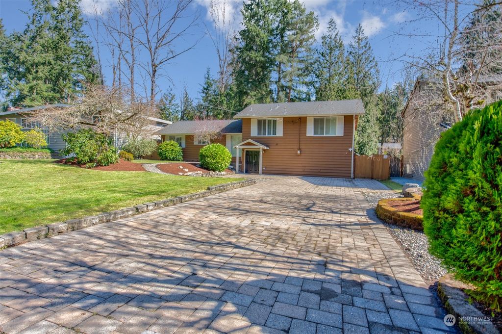 Photo of 134 130th Place NE, Bellevue, WA 98005 (MLS # 2044415)