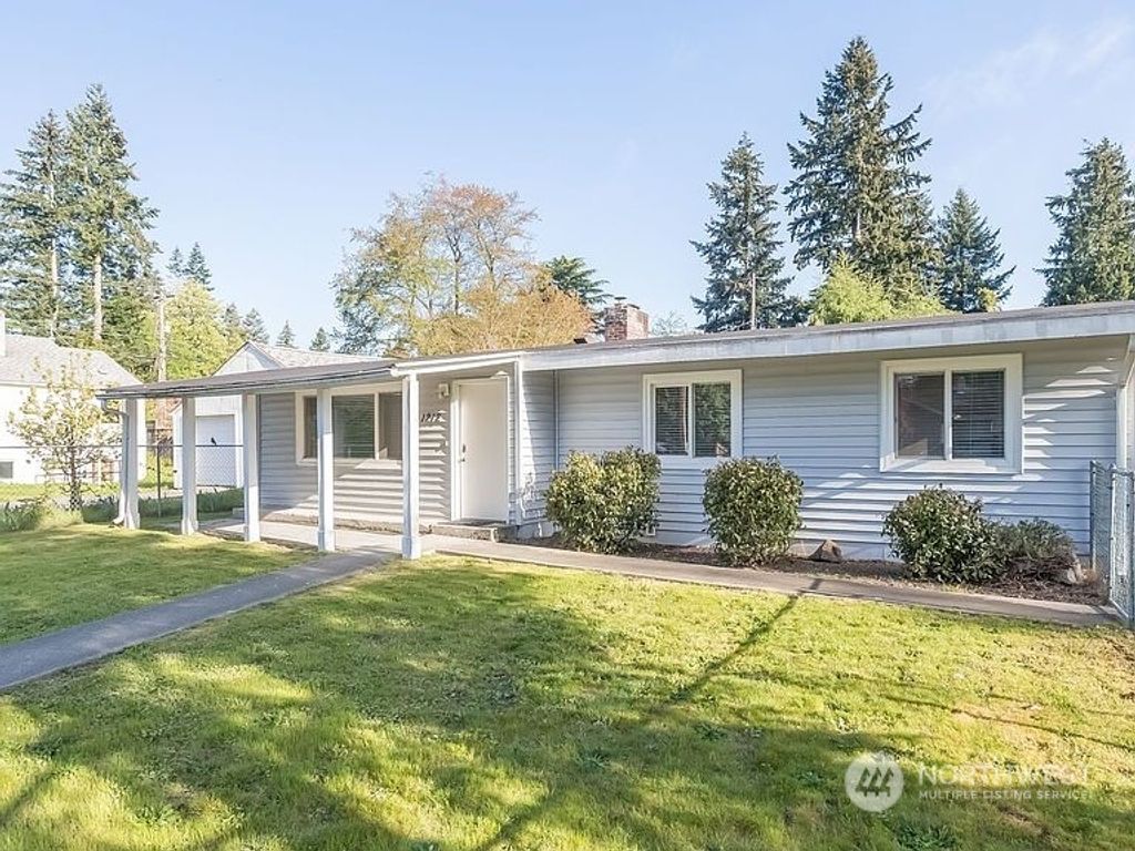 Photo of 1212 S 130th Place, Burien, WA 98168 (MLS # 2178050)