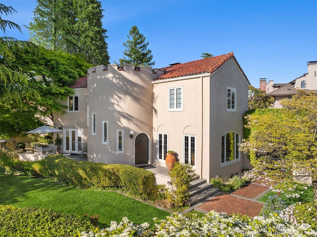 Photo of 3004 W Laurelhurst Drive NE, Seattle, WA 98105 (MLS # 2252149)