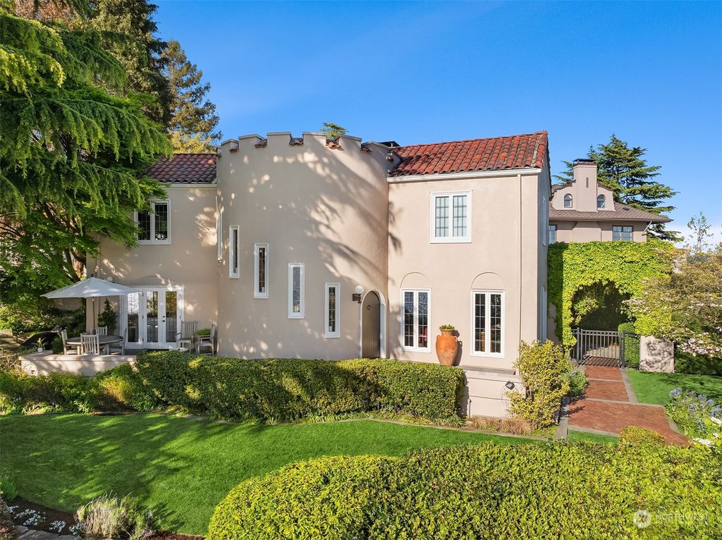 Photo of 3004 W Laurelhurst Drive NE, Seattle, WA 98105 (MLS # 2252149)