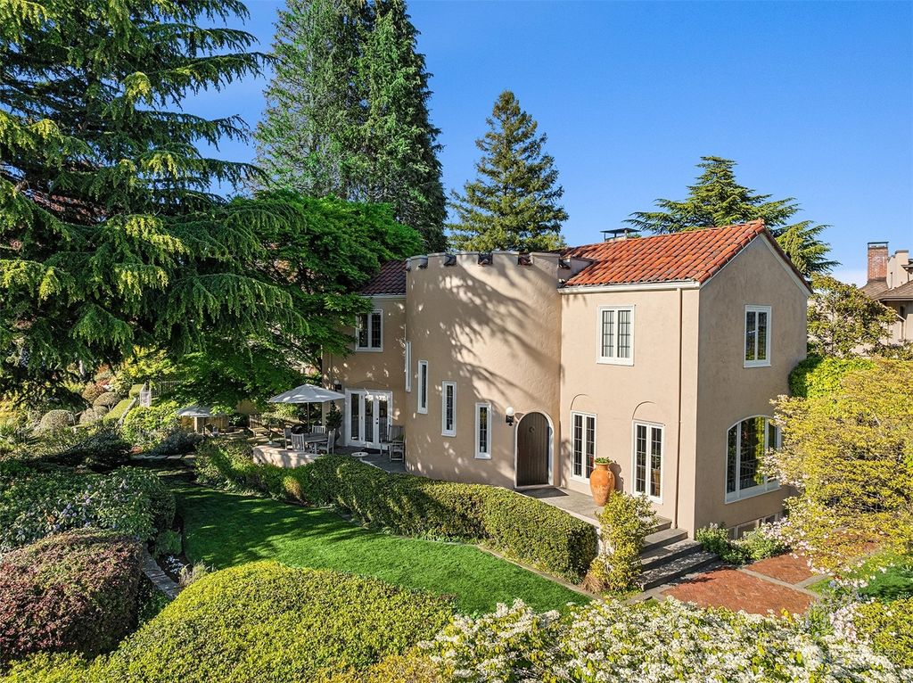 Photo of 3004 W Laurelhurst Drive NE, Seattle, WA 98105 (MLS # 2252149)