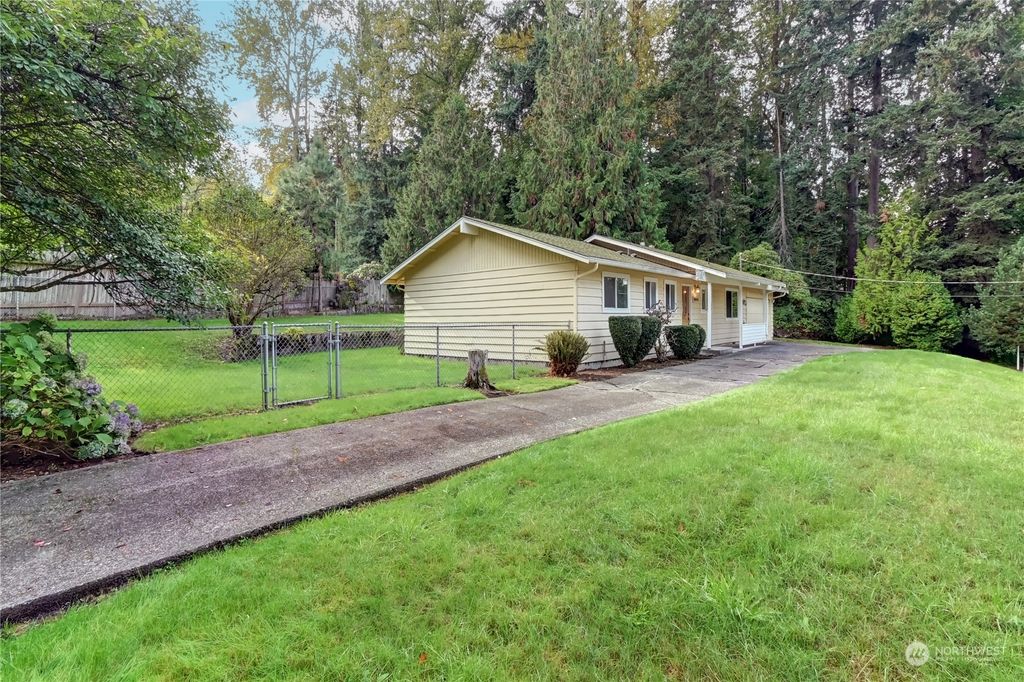 Photo of 16375 SE 40th Street, Bellevue, WA 98006 (MLS # 2175305)