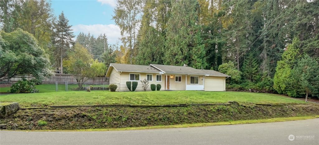 Photo of 16375 SE 40th Street, Bellevue, WA 98006 (MLS # 2175305)