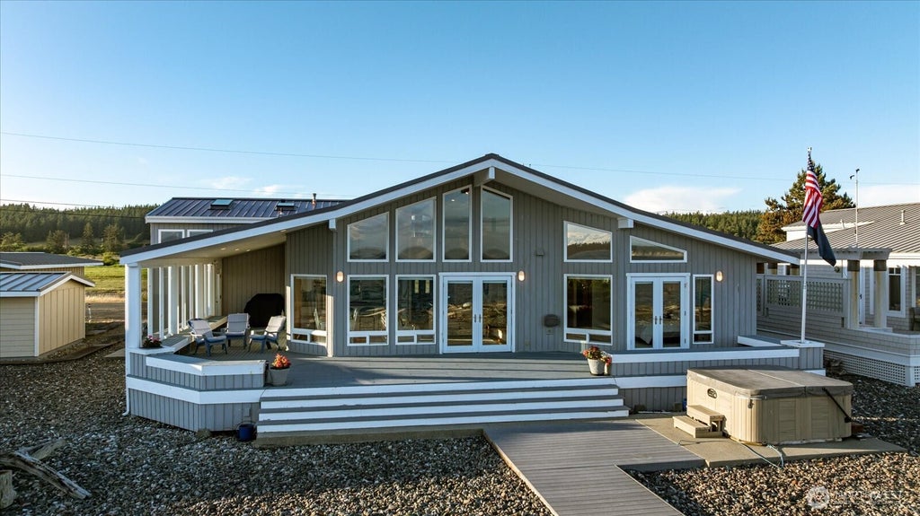 Photo of 333 Keystone Avenue, Coupeville, WA 98239 (MLS # 2536504)