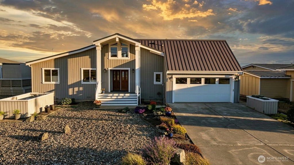 Photo of 333 Keystone Avenue, Coupeville, WA 98239 (MLS # 2536504)
