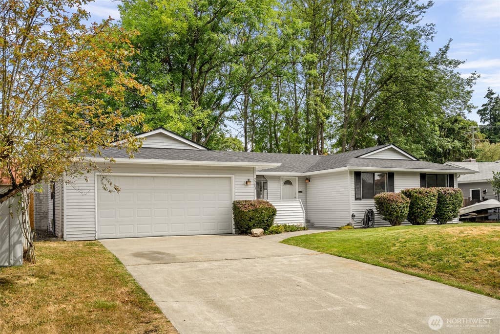 Photo of 2203 Fir Court, Milton, WA 98354 (MLS # 2560652)