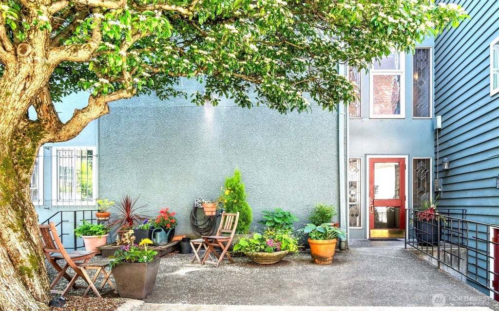 Photo of 75 E Lynn Street #B, Seattle, WA 98102 (MLS # 2561468)