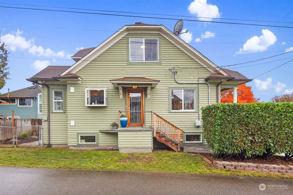Photo of 1713 20th Street, Everett, WA 98201 (MLS # 2177740)