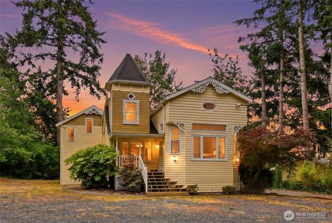 Photo of 3928 172nd St Sw ST, Lynnwood, WA 98037 (MLS # 2548928)
