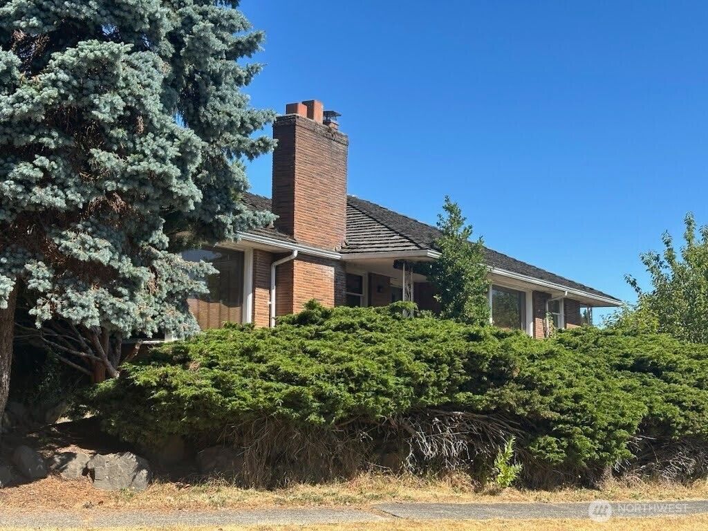 Photo of 3500 W Howe Street, Seattle, WA 98199 (MLS # 2405544)