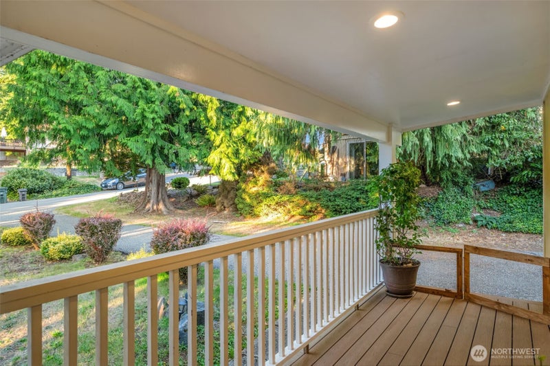 318 77th Place SW