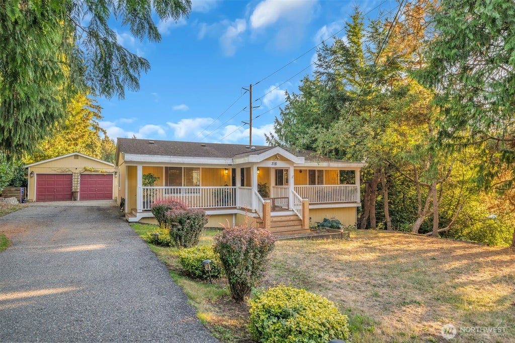 Photo of 318 77th Place SW, Everett, WA 98203 (MLS # 2580200)