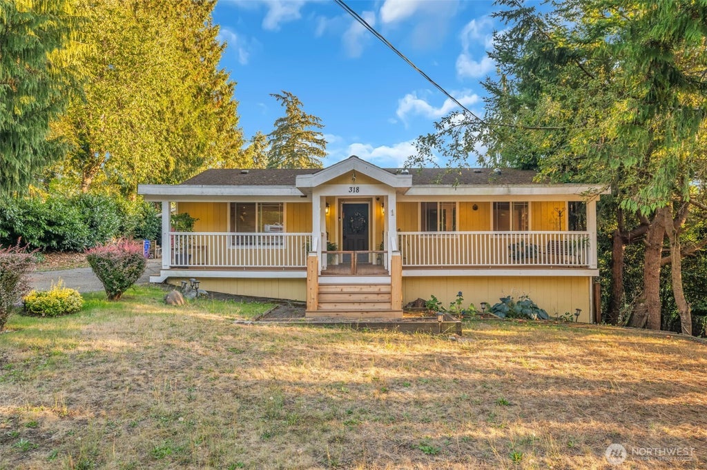 Photo of 318 77th Place SW, Everett, WA 98203 (MLS # 2580200)