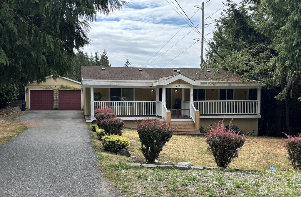 Photo of 318 77th Place SW, Everett, WA 98203 (MLS # 2580200)