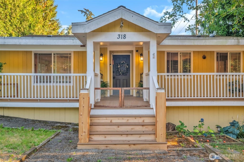 Photo of 318 77th Place SW, Everett, WA 98203 (MLS # 2580200)