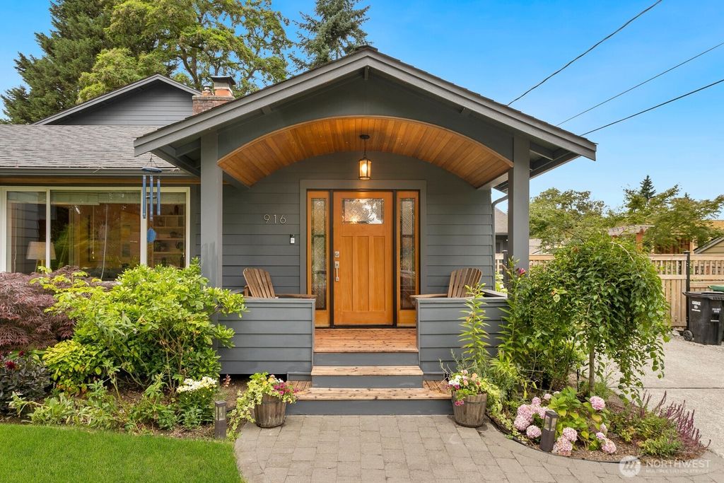 Photo of 916 NE 117th Street, Seattle, WA 98125 (MLS # 2403444)