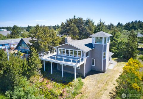 Photo of 530 Sand Dune Avenue SW, Ocean Shores, WA 98569 (MLS # 2382796)