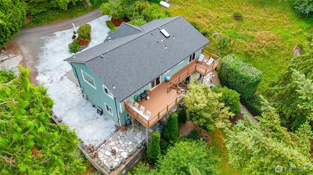 Photo of 654 Crest Lane, Sedro Woolley, WA 98284 (MLS # 2567019)