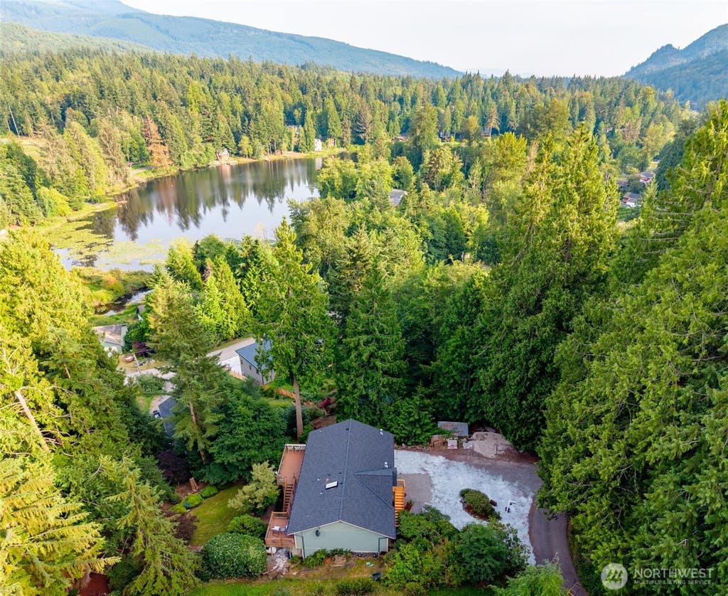 Photo of 654 Crest Lane, Sedro Woolley, WA 98284 (MLS # 2567019)