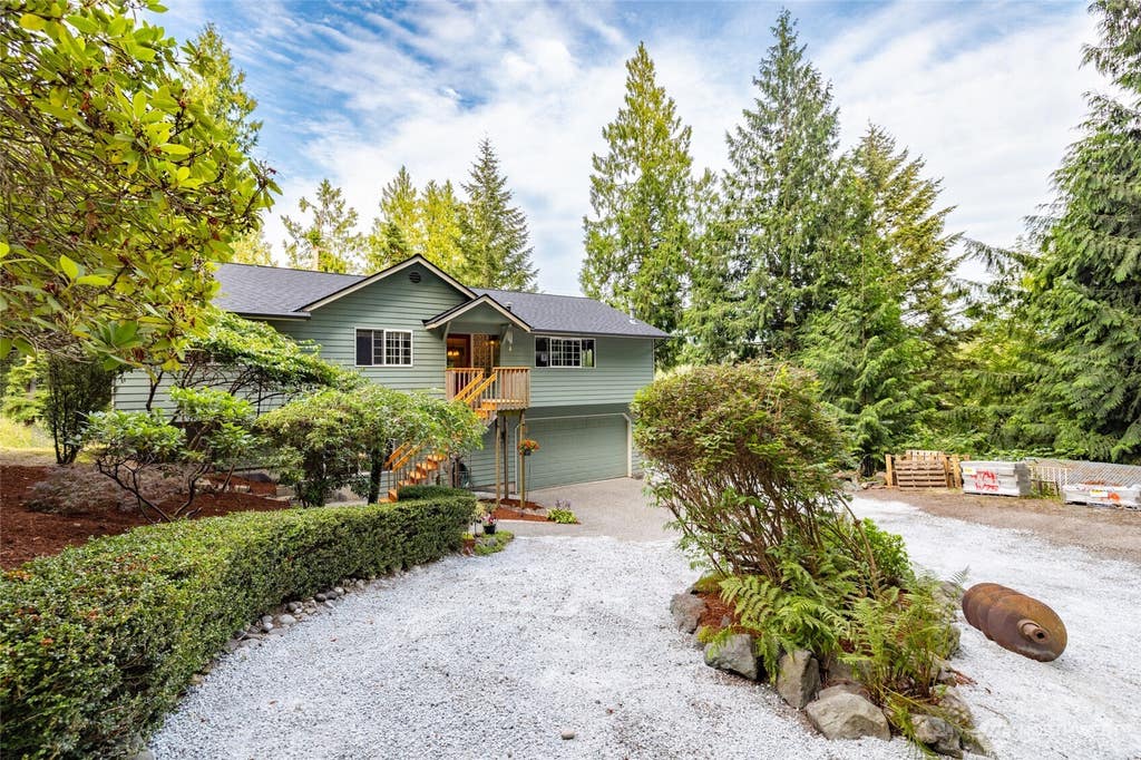 Photo of 654 Crest Lane, Sedro Woolley, WA 98284 (MLS # 2567019)