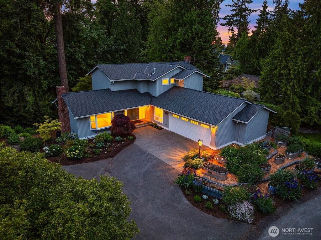 Photo of 5321 Lansdowne Lane, Mercer Island, WA 98040 (MLS # 2379639)