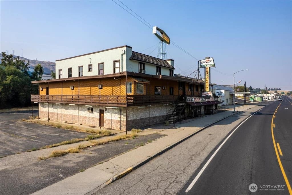 Photo of 113 Midway Avenue, Grand Coulee, WA 99133 (MLS # 2570807)