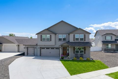Photo of 2417 Cove West Drive, Moses Lake, WA 98837 (MLS # 2516339)