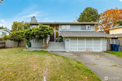 Photo of 2310 30th Street, Anacortes, WA 98221 (MLS # 2452788)