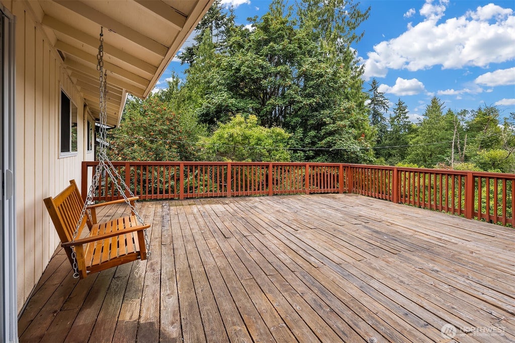 Photo of 18061 28th Avenue NE, Lake Forest Park, WA 98155 (MLS # 2578186)