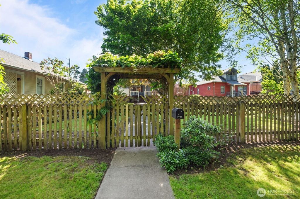 Photo of 1721 McDougall Avenue, Everett, WA 98201 (MLS # 2531129)