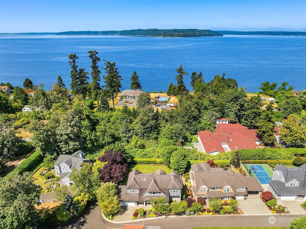 Photo of 24019 8th Place S, Des Moines, WA 98198 (MLS # 2265250)
