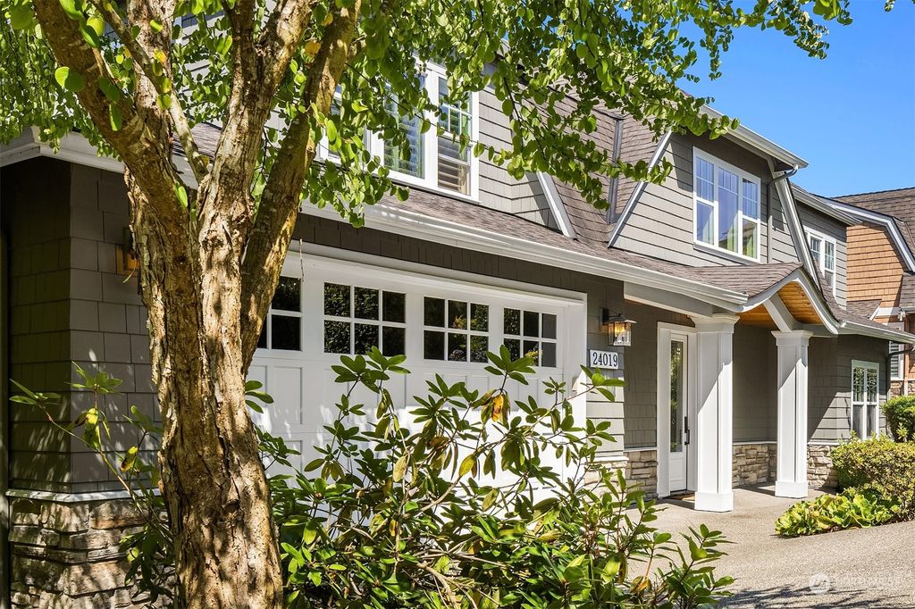 Photo of 24019 8th Place S, Des Moines, WA 98198 (MLS # 2265250)