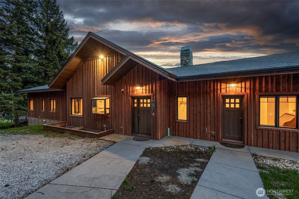 Photo of 215 Lois Lane, Leavenworth, WA 98826 (MLS # 2512502)