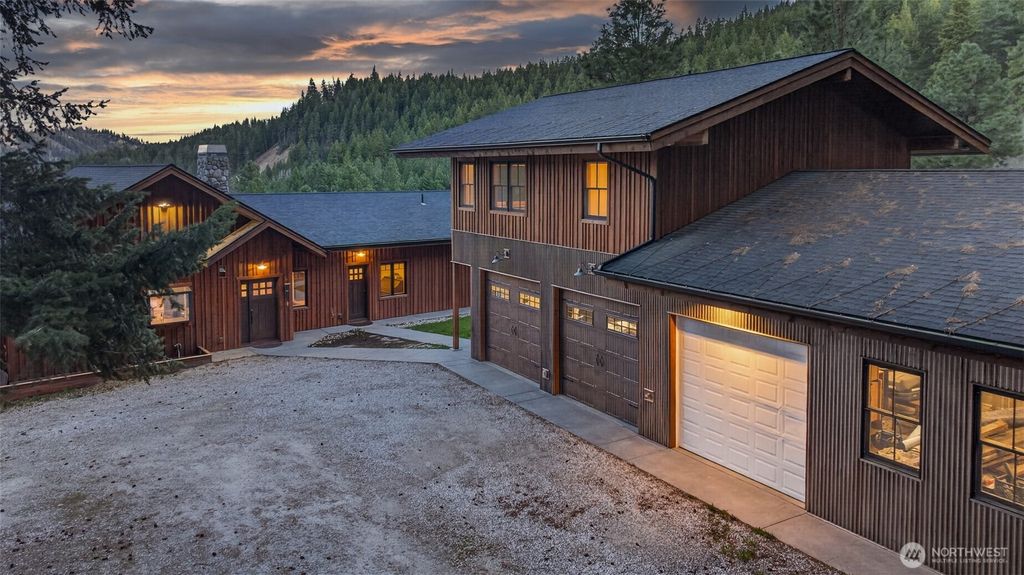 Photo of 215 Lois Lane, Leavenworth, WA 98826 (MLS # 2512502)