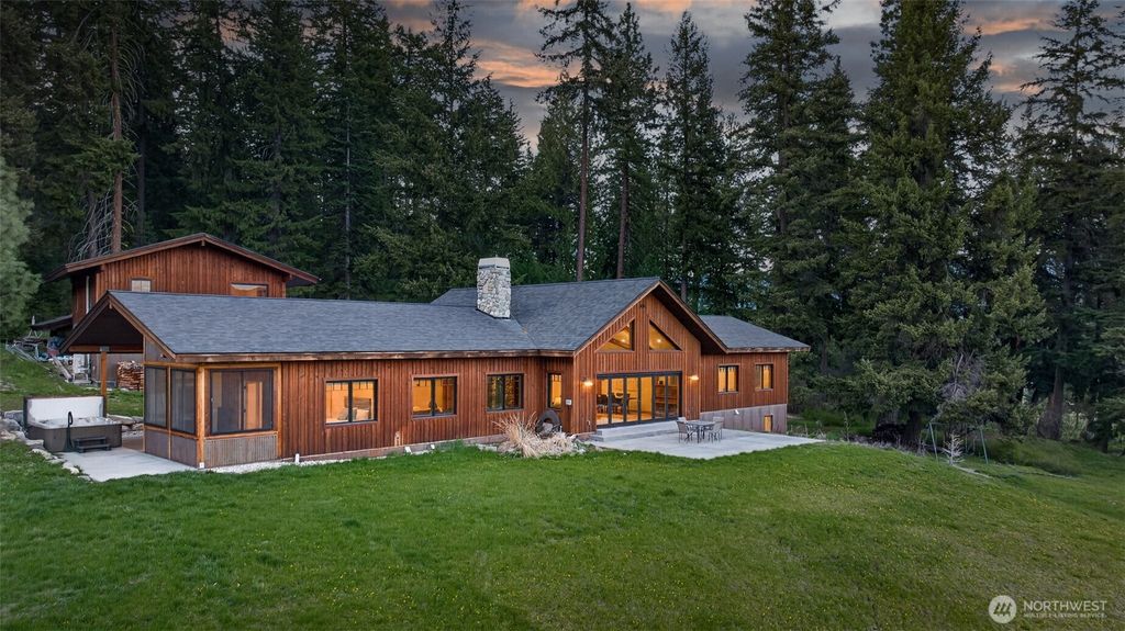 Photo of 215 Lois Lane, Leavenworth, WA 98826 (MLS # 2512502)