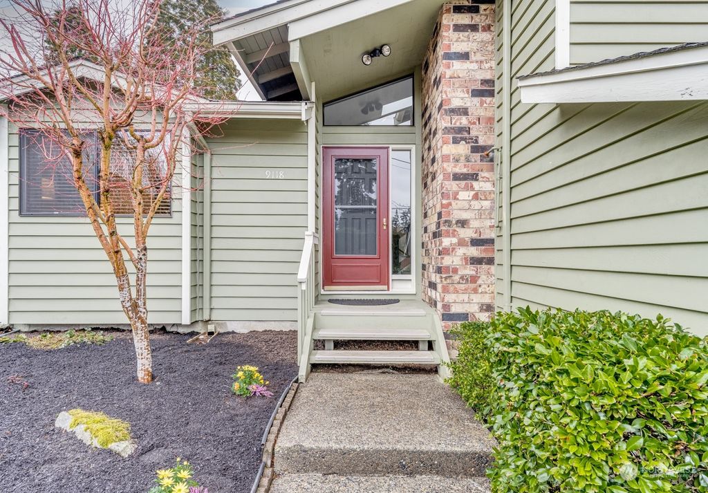 Photo of 9118 Main Street, Edmonds, WA 98026 (MLS # 2043979)