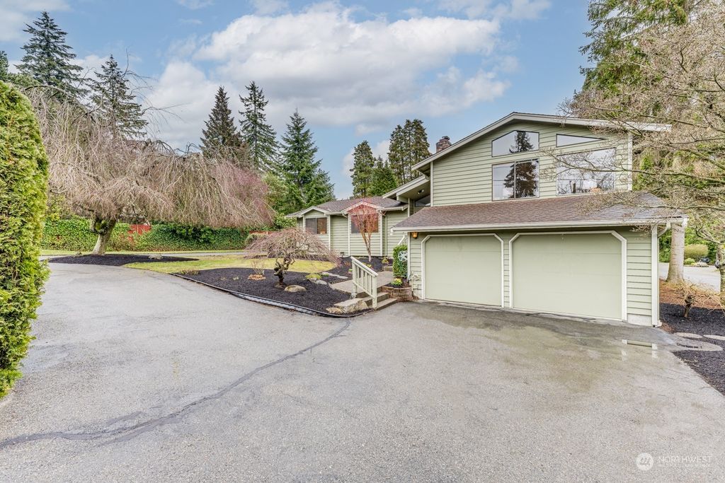 Photo of 9118 Main Street, Edmonds, WA 98026 (MLS # 2043979)