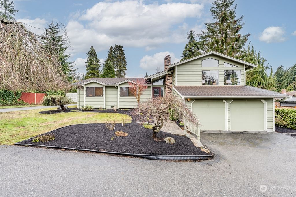 Photo of 9118 Main Street, Edmonds, WA 98026 (MLS # 2043979)