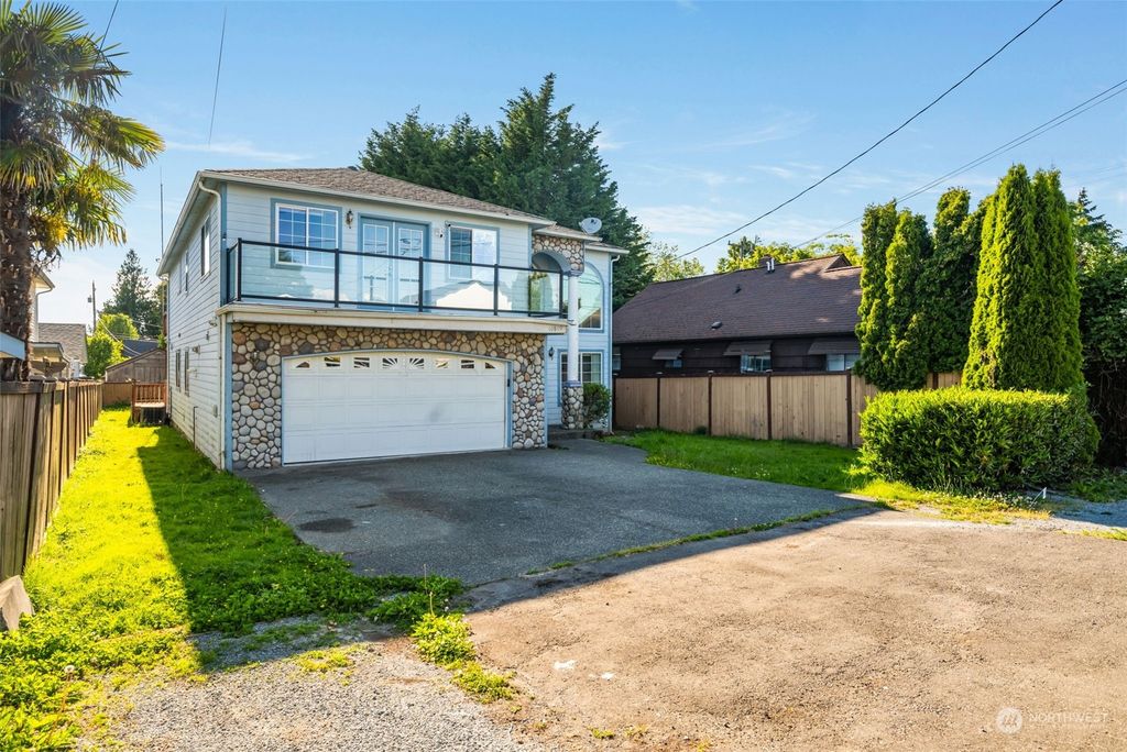 Photo of 10809 2nd Avenue SW, Seattle, WA 98146 (MLS # 2254895)