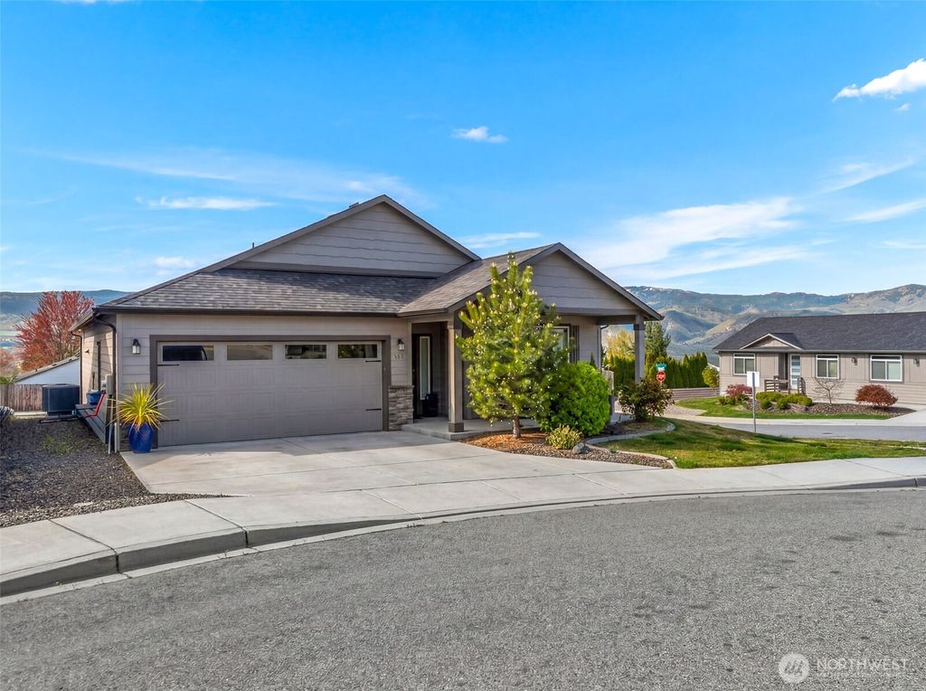 Photo of 813 Madeleine Court, East Wenatchee, WA 98802 (MLS # 2506317)