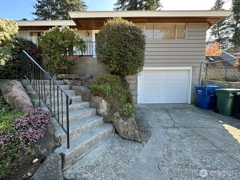 Photo of 1253 NE 104th Street, Seattle, WA 98125 (MLS # 2498814)