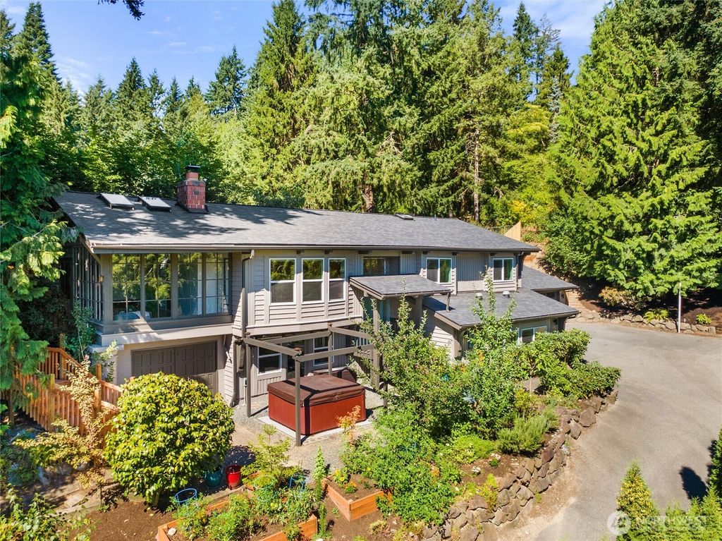 Photo of 18446 40th Place NE, Lake Forest Park, WA 98155 (MLS # 2416046)