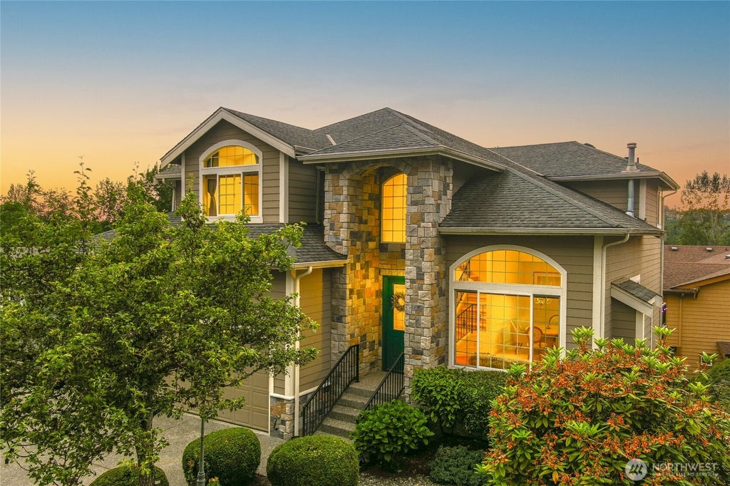 Photo of 8218 NE 187th Way, Kenmore, WA 98028 (MLS # 2537791)