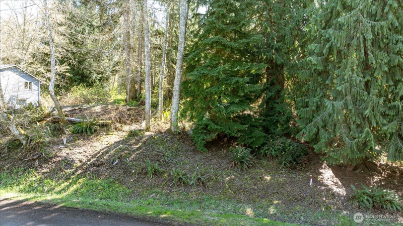 1774 Twin Oaks Lane